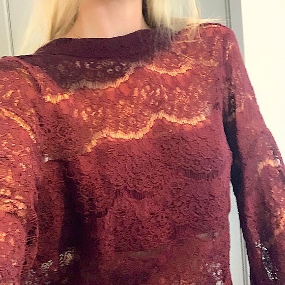 Lace Crop Top - Picture 3 of 3